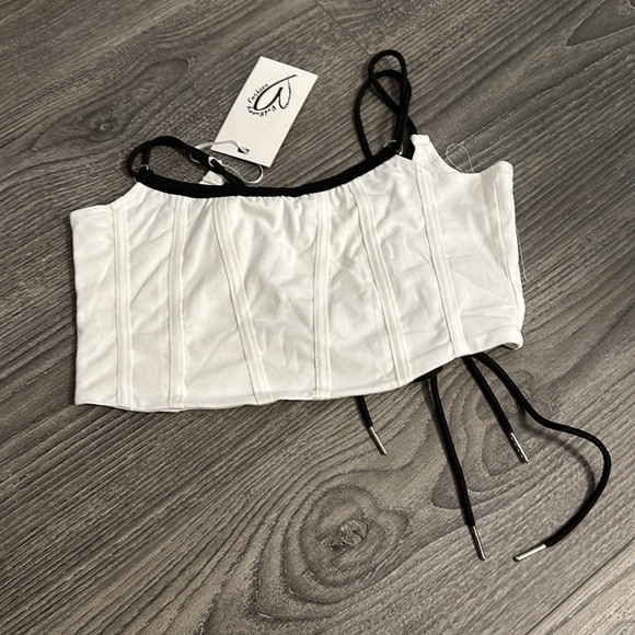 Allure Crop Top - Picture 4 of 5